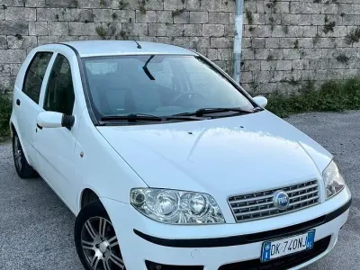 Usata Fiat Punto 69 CV (50 kW) 2007 Bianco Utilitaria