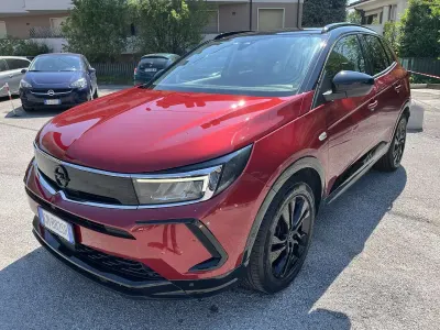 Usata Opel Grandland X GS Line 131 CV (96 kW) 2023 Rosso SUV