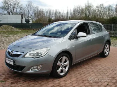 Usata Opel Astra Cosmo 110 CV (80 kW) 2010 Grigio Berlina