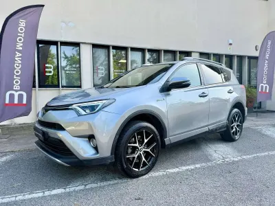 Usata Toyota RAV4 Hybrid 155 CV (114 kW) 2016 Argento SUV