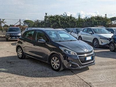 Usata Peugeot 208 83 CV (61 kW) 2019 Nero(met.) Utilitaria