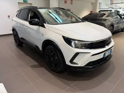 Usata Opel Grandland X GS Line 131 CV (96 kW) 2022 Bianco banchisa SUV