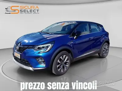 Usata Renault Captur Intens 91 CV (66 kW) 2021 Blu / tetto nero SUV