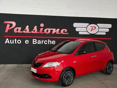 Usata Lancia Ypsilon Gold 69 CV (50 kW) 2018 Rosso Utilitaria