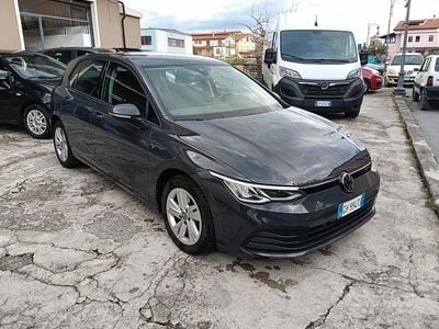 Begagnad VW Golf VIII Life 115 HK (84 kW) 2022 Grå Sedan