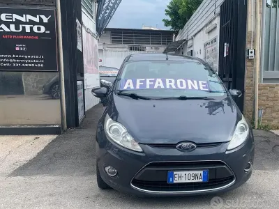 Usata Ford Fiesta 60 CV (44 kW) 2011 Grigio Berlina