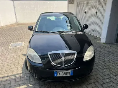 Usata Lancia Ypsilon 60 CV (44 kW) 2010 Nero Utilitaria