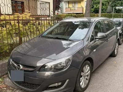 Usata Opel Astra Sport 110 CV (80 kW) 2013 Grigio Station wagon