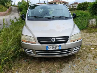 Begagnad Fiat Multipla 116 HK (85 kW) 2004 Grå Minibuss