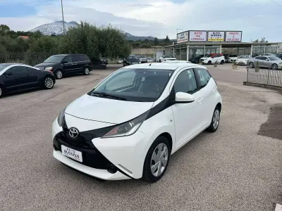 Brugt Toyota Aygo X-wave 69 HK (50 kW) 2016 Hvid Hatchback