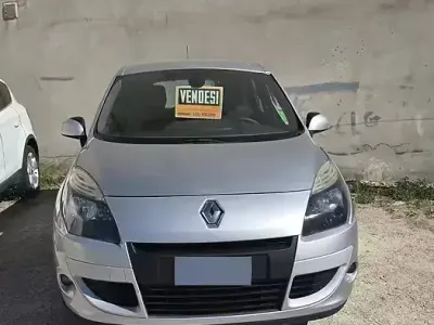 Usata Renault Scénic III 130 CV (95 kW) 2011 Grigio Monovolume