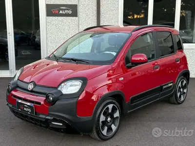 Usado Fiat Panda Cross Cross 69 CV (50 kW) 2025 Rojo Utilitario