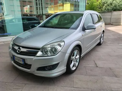 Usata Opel Astra Cosmo 116 CV (85 kW) 2010 Argento Station wagon