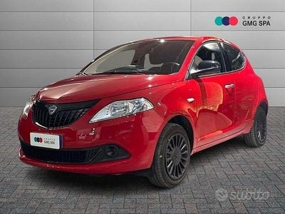 Usata Lancia Ypsilon Silver 69 CV (50 kW) 2023 Rosso Utilitaria