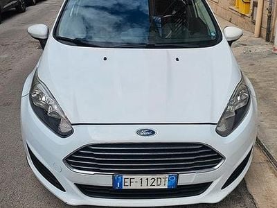 Usata Ford Fiesta 68 CV (50 kW) 2010 Bianco Utilitaria
