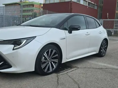 Usata Toyota Corolla Style 98 CV (72 kW) 2021 Bianco Berlina
