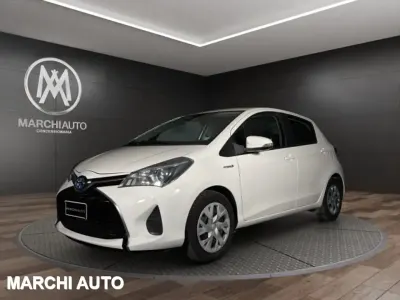 Usata Toyota Yaris Cool 100 CV (73 kW) 2017 Bianco Utilitaria