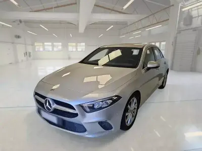 Usata Mercedes A180 116 CV (85 kW) 2019 Grigio Berlina
