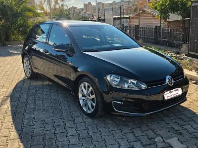 Käytetty VW Golf VII Highline 110 HP (80 kW) 2015 Musta Sedan