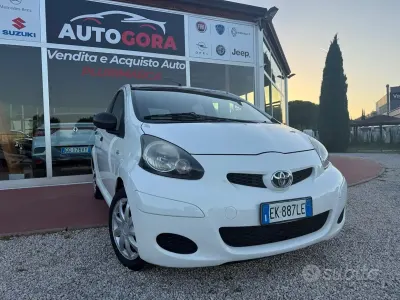 Usata Toyota Aygo Connect Style 68 CV (50 kW) 2012 Bianco Utilitaria