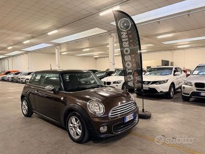 Begagnad Mini ONE 75 HK (55 kW) 2011 Brun Halvkombi