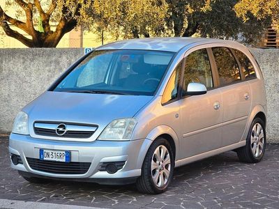 Usata Opel Meriva 90 CV (66 kW) 2008 Argento Monovolume