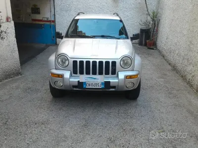 Usata Jeep Cherokee Limited 150 CV (110 kW) 2003 Grigio SUV