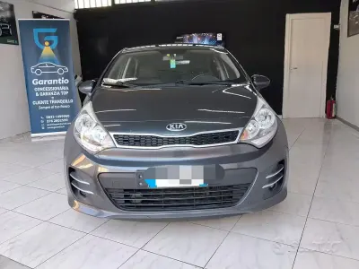 Usata Kia Rio 75 CV (55 kW) 2015 Grigio Berlina