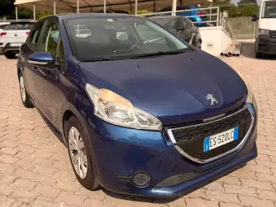 Usata Peugeot 208 Active 68 CV (50 kW) 2013 Blu Utilitaria