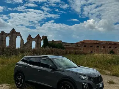Usata Peugeot 2008 Allure 102 CV (75 kW) 2024 Grigio SUV