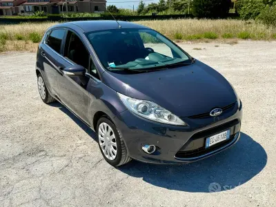 Usata Ford Fiesta Titanium 60 CV (44 kW) 2012 Blu Berlina