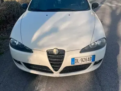Begagnad Alfa Romeo 147 120 HK (88 kW) 2007 Vit Halvkombi