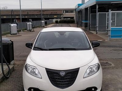 Usata Lancia Ypsilon 69 CV (50 kW) 2015 Bianco Utilitaria