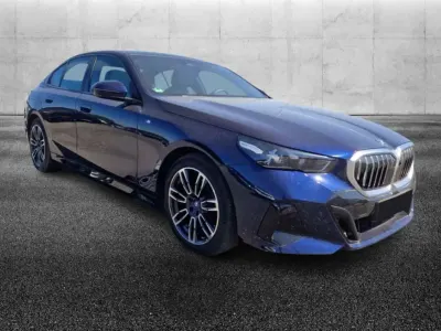 Usata BMW 530e M Sport 299 CV (219 kW) 2024 Blu/azzurro Berlina