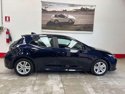 Begagnad Toyota Corolla Hybrid 135 HK (99 kW) 2022 Minibuss