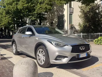 Usata Infiniti Q30 Business 109 CV (80 kW) 2016 Argento Berlina