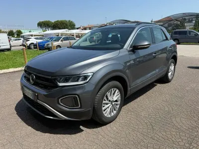 Usata VW T-Roc Style 150 CV (110 kW) 2023 Grigio SUV