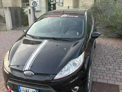 Usata Ford Fiesta Titanium 82 CV (60 kW) 2009 Nero Utilitaria