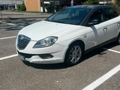 Usata Lancia Delta 132 CV (97 kW) 2013 Bianco Utilitaria