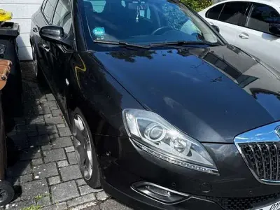 Usata Lancia Delta Gold 140 CV (102 kW) 2011 Utilitaria