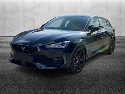 Usata Cupra Leon 300 CV (220 kW) 2022 Blu metallizzato Berlina