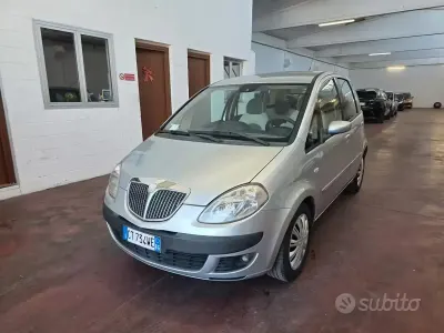 Gebraucht Lancia Musa 95 PS (69 kW) 2005 Grau Van / Kleinbus