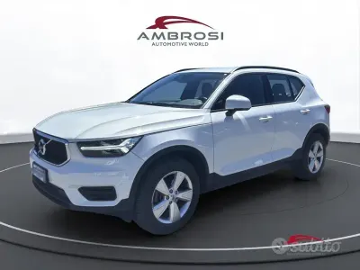 Usata Volvo XC40 Momentum 129 CV (94 kW) 2022 Bianco SUV