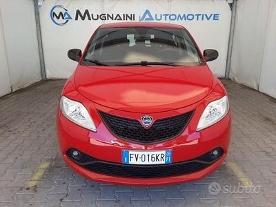 Usata Lancia Ypsilon Gold 69 CV (50 kW) 2019 Rosso Utilitaria