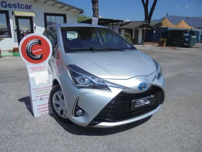 Usata Toyota Yaris Hybrid Business Edition 73 CV (53 kW) 2019 Argento Berlina