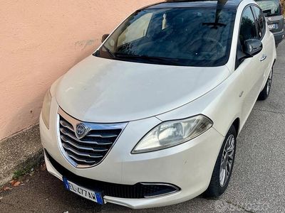 Usata Lancia Ypsilon 69 CV (50 kW) 2012 Bianco Utilitaria