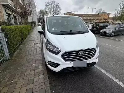 Usata Ford Tourneo 131 CV (96 kW) 2019 Bianco Monovolume