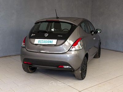 Usata Lancia Ypsilon Silver 94 CV (69 kW) 2023 Gray Utilitaria