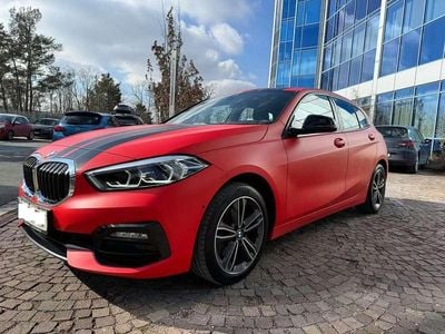 Usata BMW 118 M Sport 150 CV (110 kW) 2021 Schwarz ii/fluido cofano nero Utilitaria