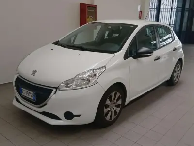 Usata Peugeot 208 Active 68 CV (50 kW) 2014 Bianco Utilitaria